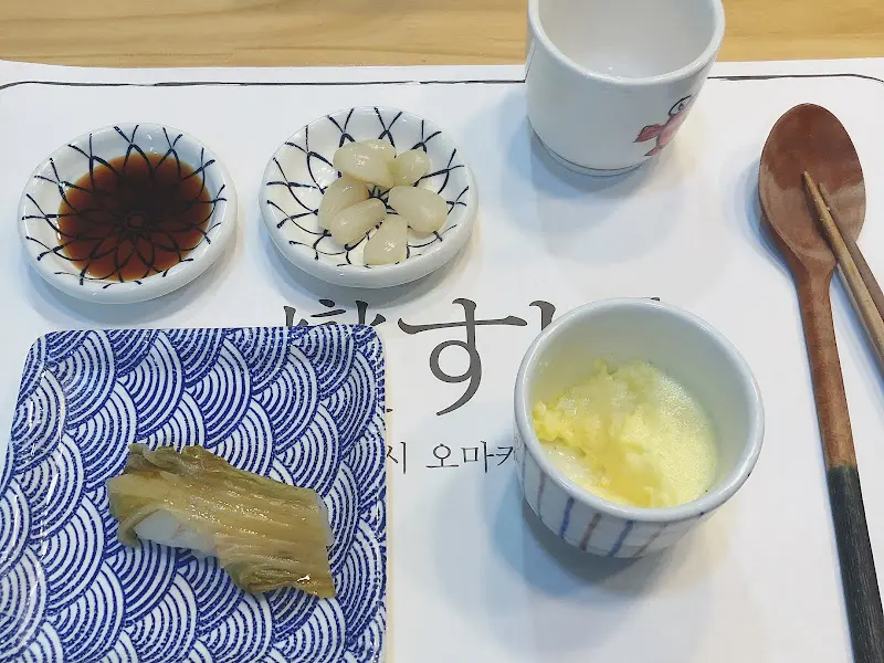 에피타이저 계란찜과 초밥