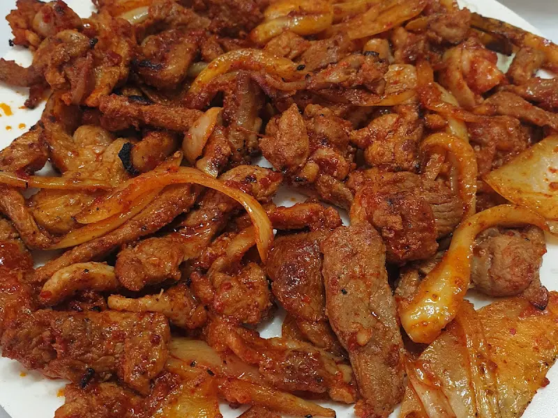 윤기가 좔좔 흐르는 염소불고기 비주얼