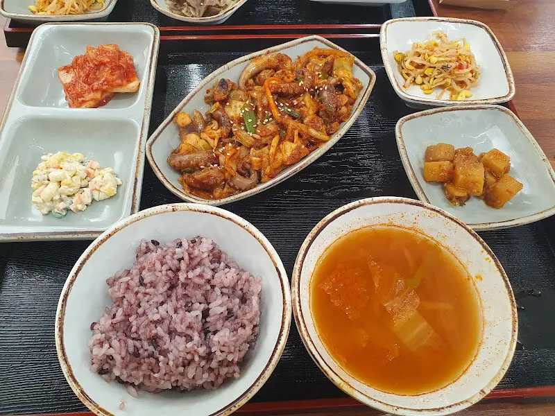 푸짐한 백반 한 상 차림