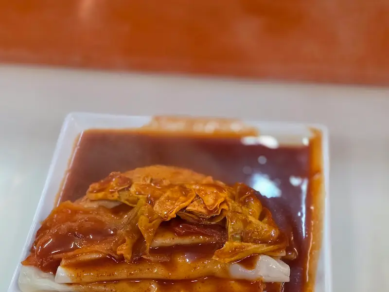 떡볶이와 납작만두의 조화