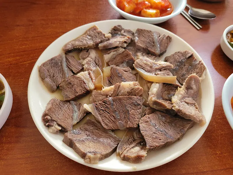 윤기가 흐르는 수육