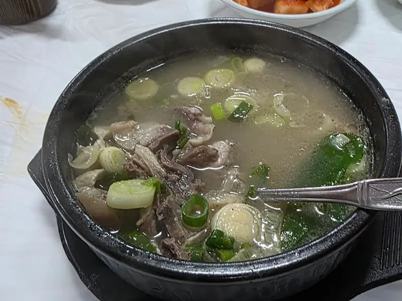 맑은 국물의 소머리국밥