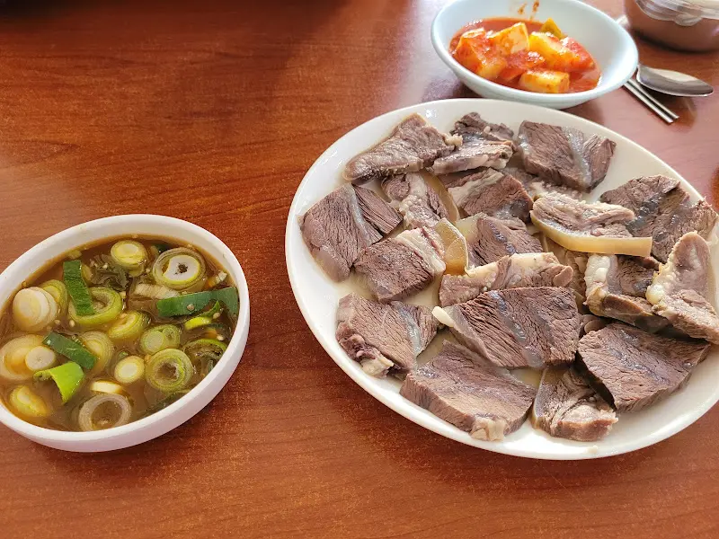 수육과 간장 양념