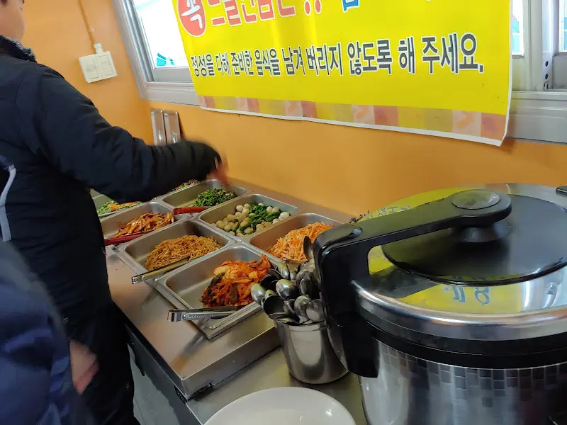 다양한 뷔페 음식