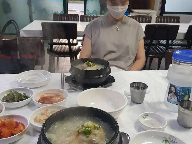 푸짐한 삼계탕 한 상