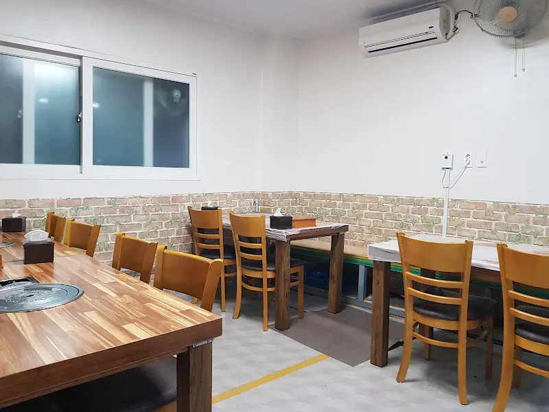 깔끔한 식당 내부