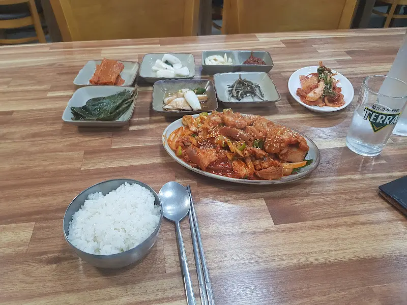 돼지 주물럭과 반찬