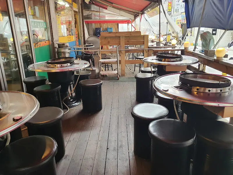 가게 내부 테이블