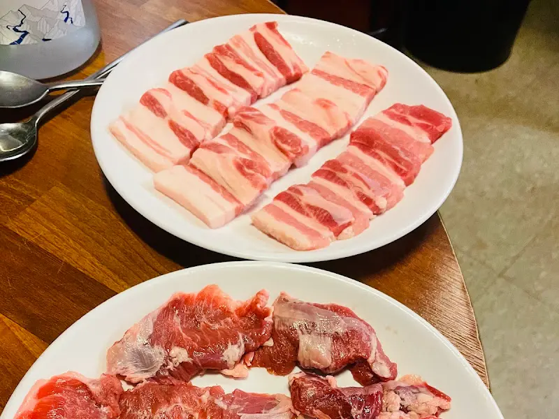 삼겹살과 소고기