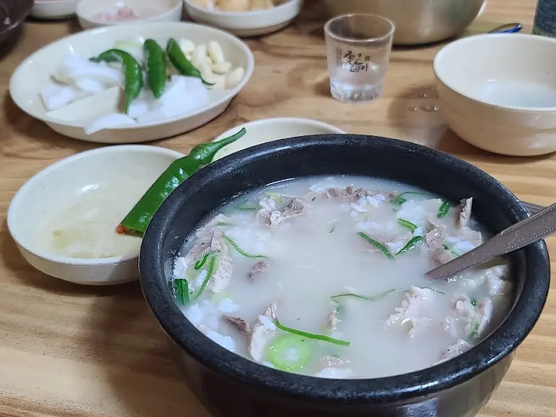 돼지국밥과 함께 나오는 반찬들