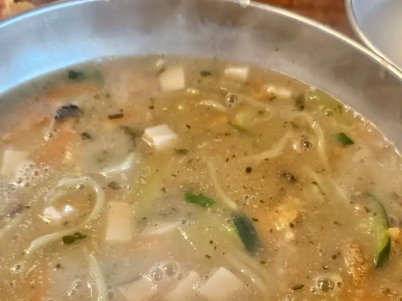 보말이 듬뿍 들어간 칼국수 국물