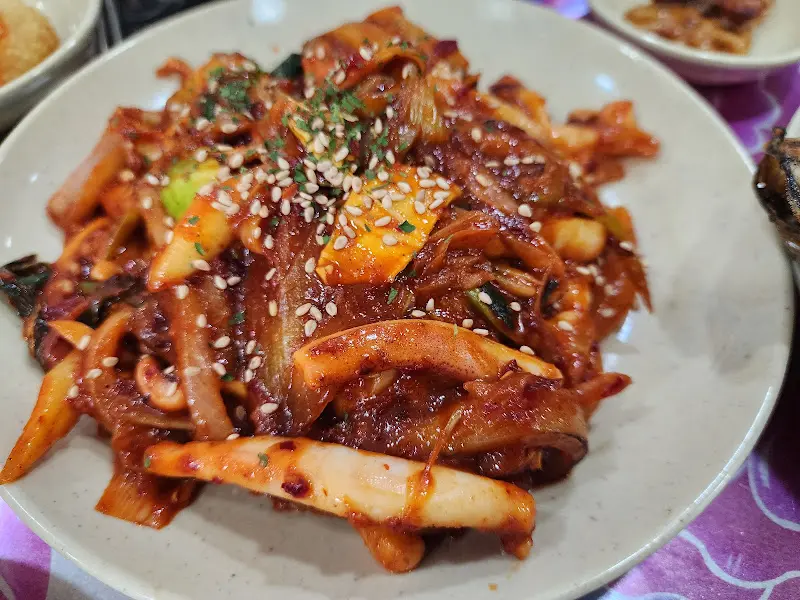 매콤한 오징어 볶음