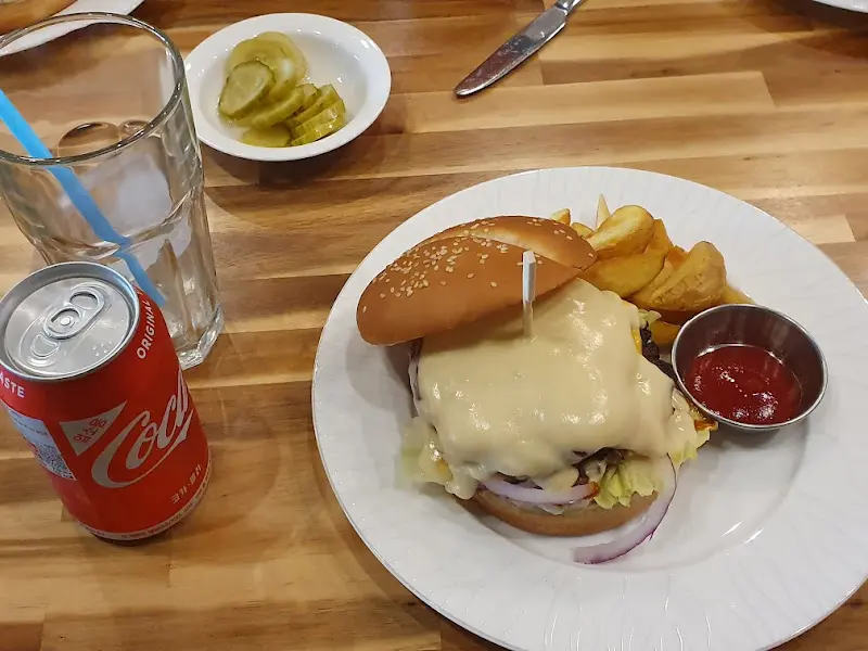 코너버거와 음료