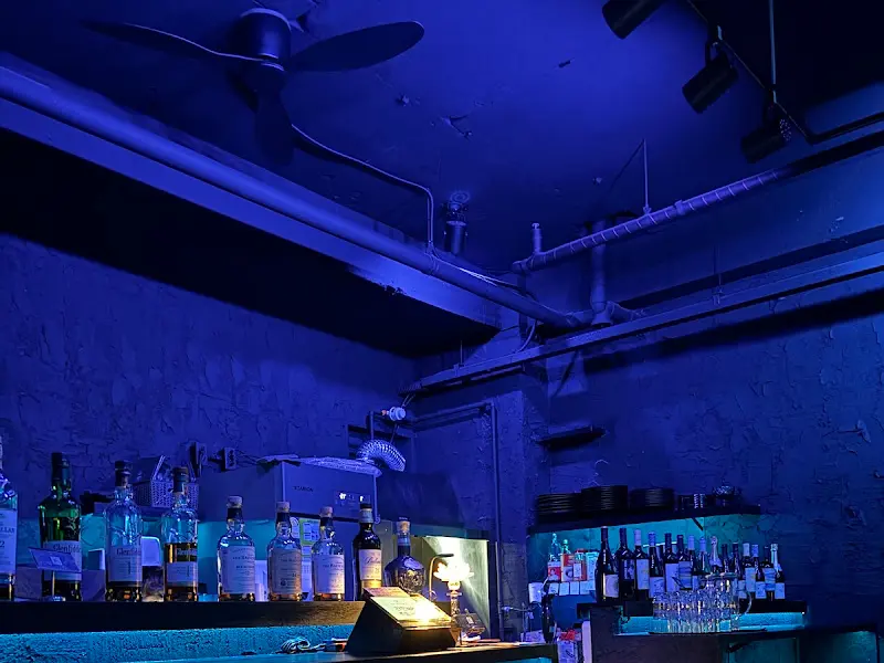 밤수정의 바 테이블