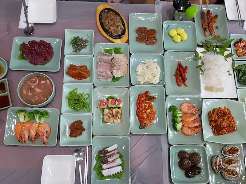 한상 가득 차려진 한정식