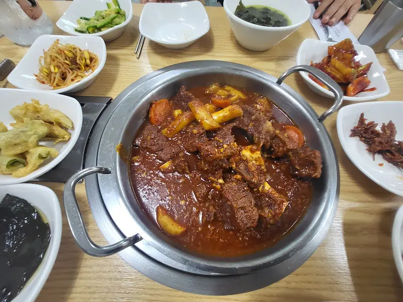 정갈하게 차려진 밑반찬
