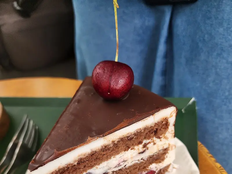 체리가 올라간 케이크