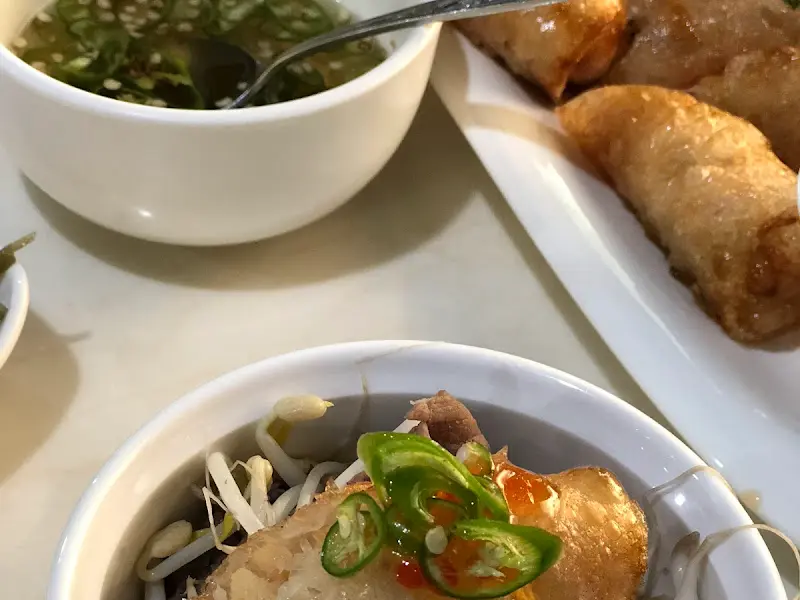 신선한 재료들이 한가득 들어간 월남쌈