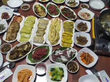 굽이굽이 산길 넘어, 봉화 고향맛집에서 맛보는 어머니 손맛 가득한 쌈밥정식 맛집