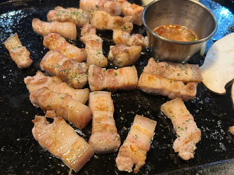 육즙 가득한 흑돼지