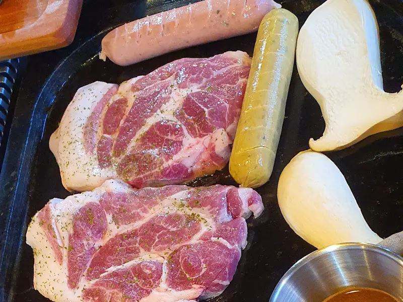 흑돼지와 소세지