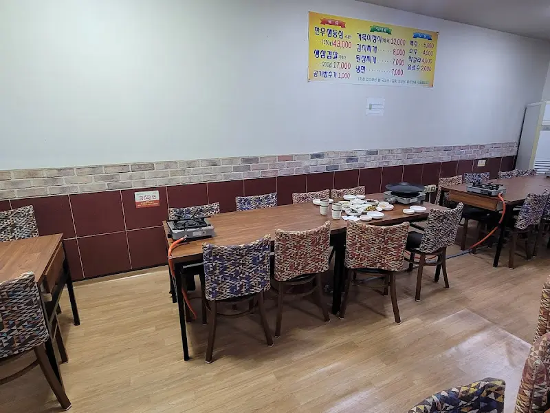 깔끔한 식당 내부