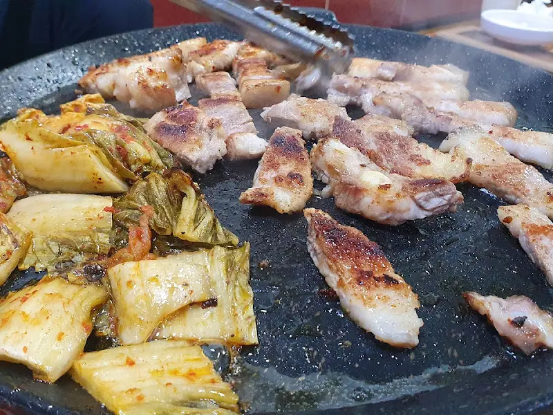 지글지글 익어가는 삼겹살