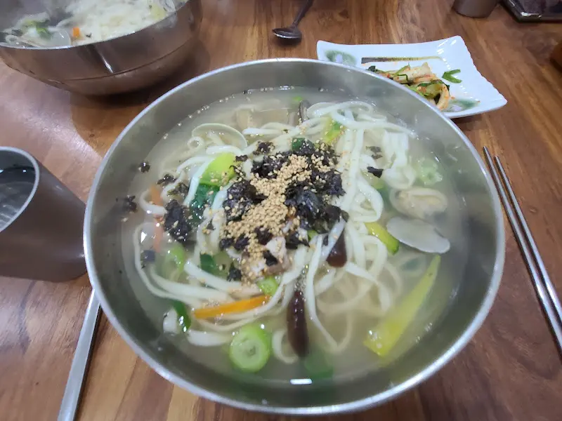 바지락칼국수 전체샷