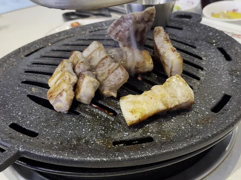 석쇠 위에서 익어가는 항정살