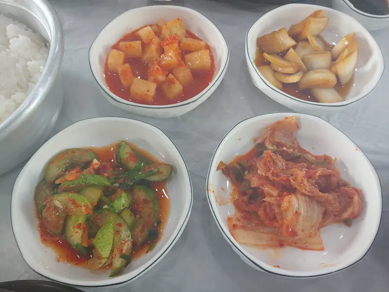 다양한 밑반찬 클로즈업