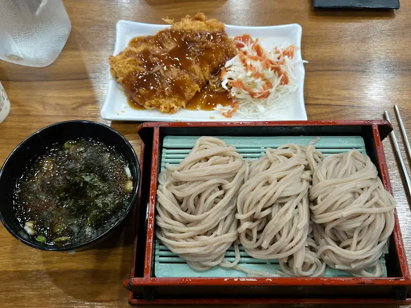 냉모밀과 돈까스