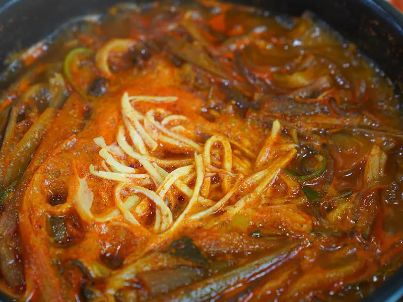 육개장 내용물의 클로즈업