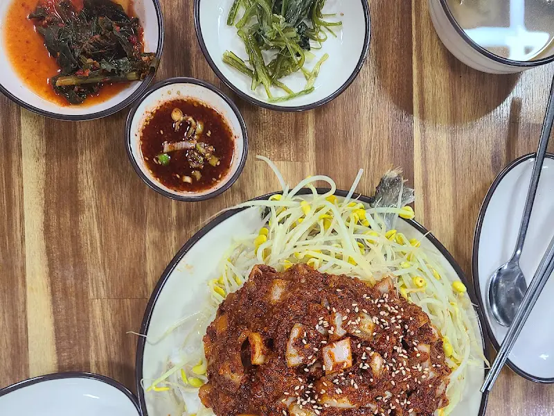 김유순 대구뽈찜의 기본 반찬 세팅