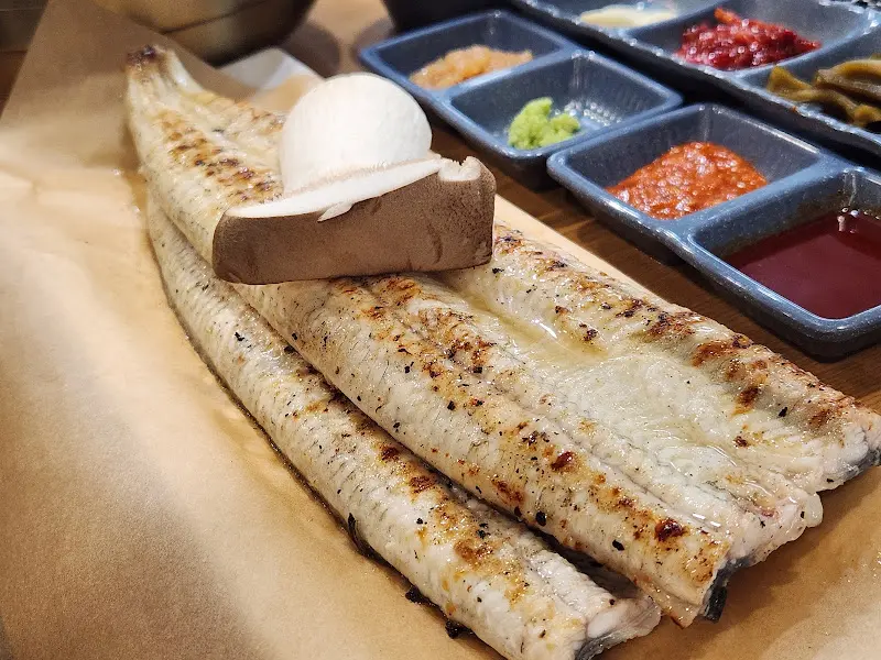 초벌구이된 장어