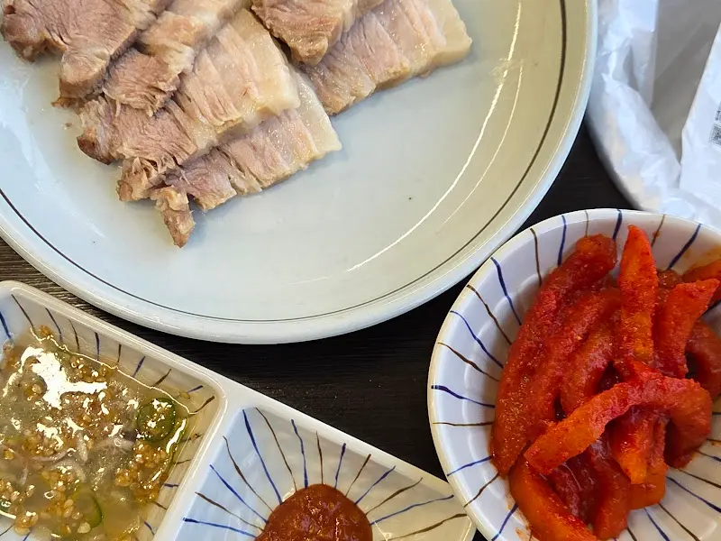 온정반 엄나무 한방 수육