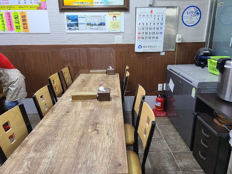 원조밀물식당 내부