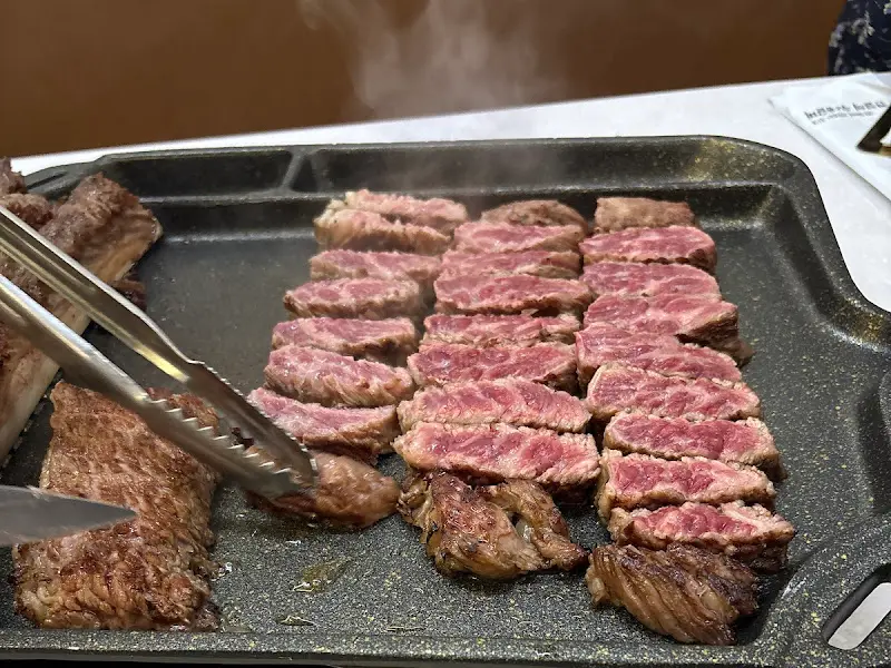 먹기 좋게 구워진 우대갈비