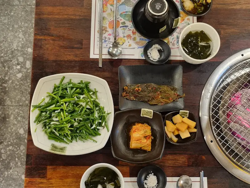 정갈하게 차려진 밑반찬