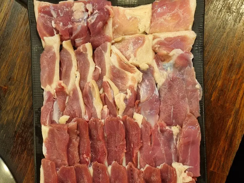 다양한 부위의 오리고기