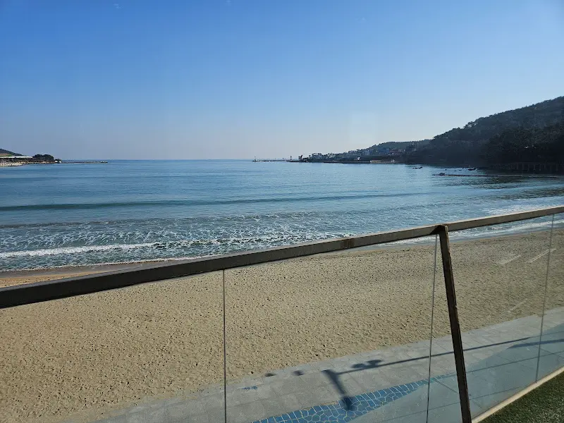 투썸플레이스 기장일광해변점에서 바라본 일광해수욕장