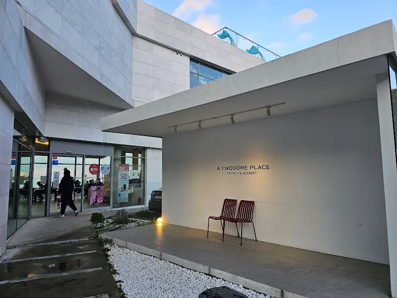 투썸플레이스 기장일광해변점 입구