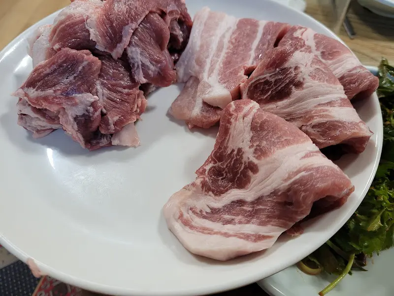 신선한 돼지고기