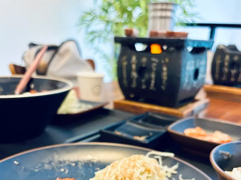 규카츠와 곁들임 메뉴