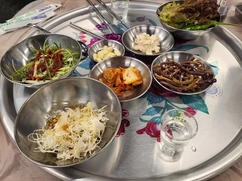 돼지먹고 힘내라 밑반찬