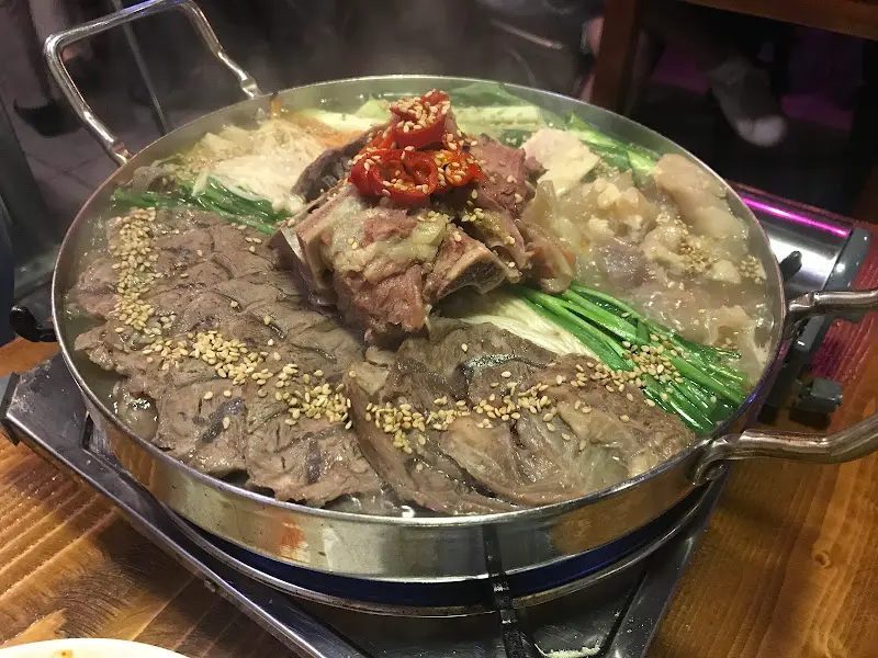 스지 모듬 전골의 클로즈업 샷