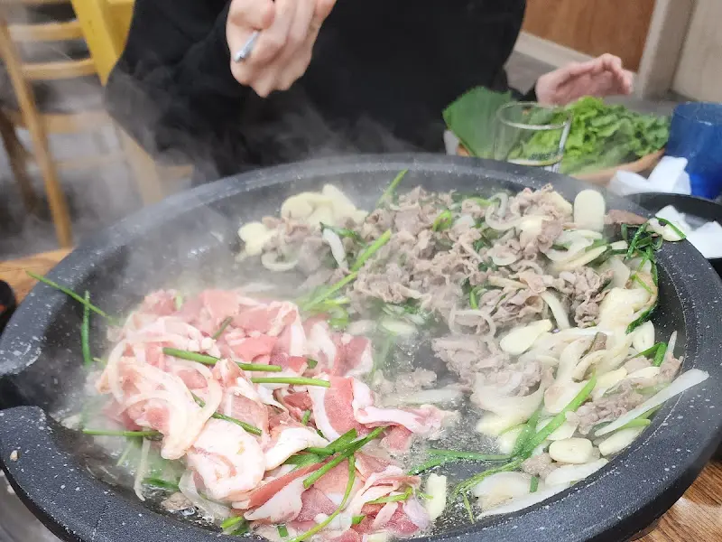 오리불고기 굽는 모습