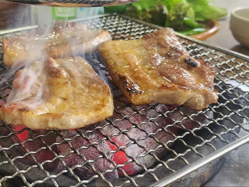 초벌되어 나온 삼겹살