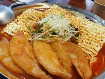 캠퍼스 앞에서 즐기는 분식의 향연, 조치원 폴바나에서 떡볶이 맛집 탐험!