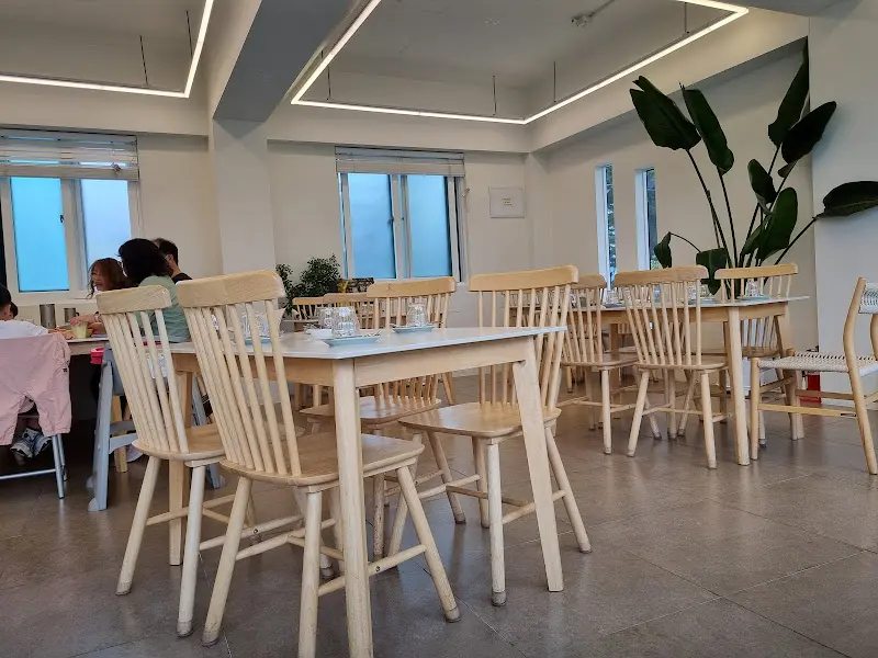 깔끔한 내부 테이블