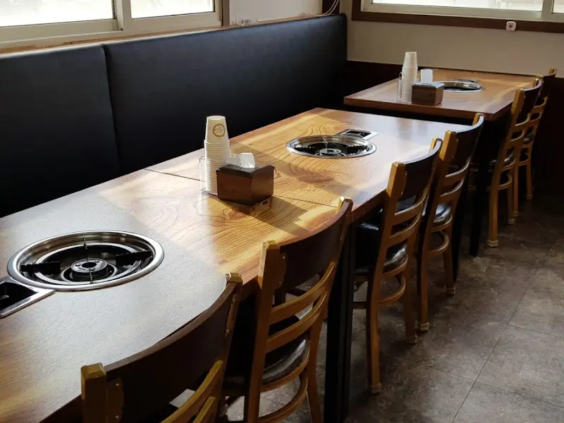 넓은 식당 내부